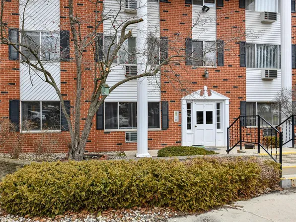 255 Elmwood AVENUE #205, Lake Geneva, WI 53147