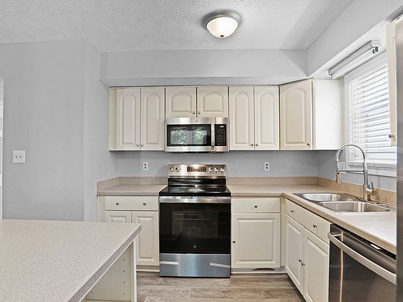 3rd image of 4556 Coopers Creek Pl SE