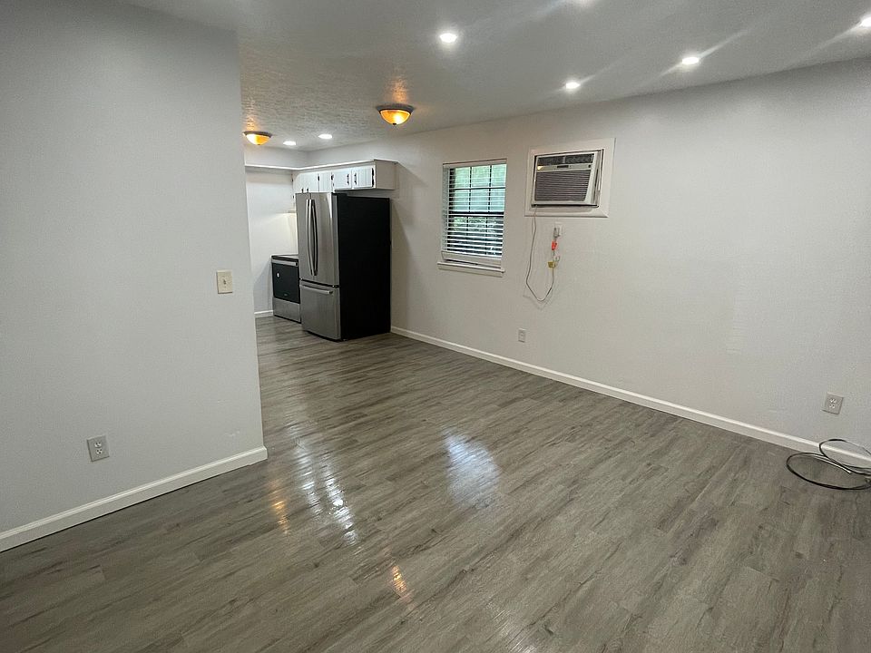 1st image of 115 Myatt Dr #B
