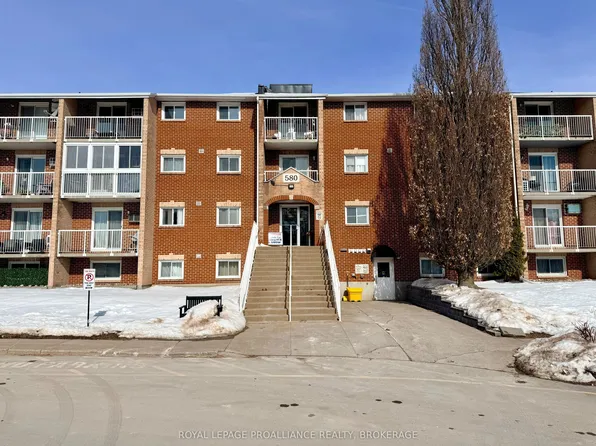 580 Armstrong Rd #411, Kingston, ON K7M 8M3