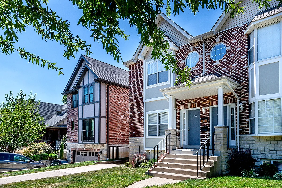 Building Photo - 1033 Yale Ave