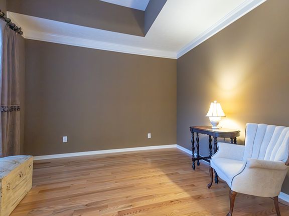 5th image of 131 Belmont Cir