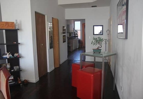 4th image of 2036 W North Ave