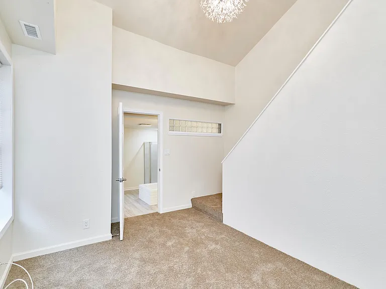 1421 N Park Pl — Photo 43