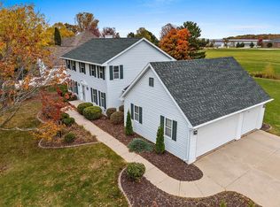 1563 Diamond Ct, Green Bay, WI 54311