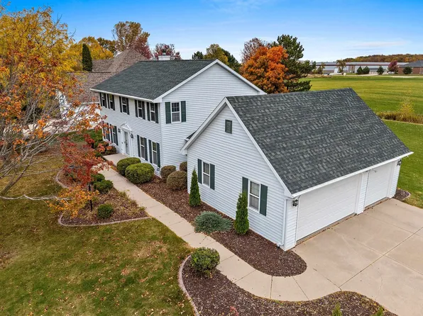 1563 Diamond Ct, Green Bay, WI 54311