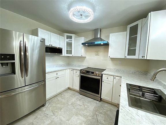 3rd image of 565 Pine Needles Dr