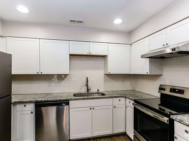 2201 Mary Ann Dr — Photo 2