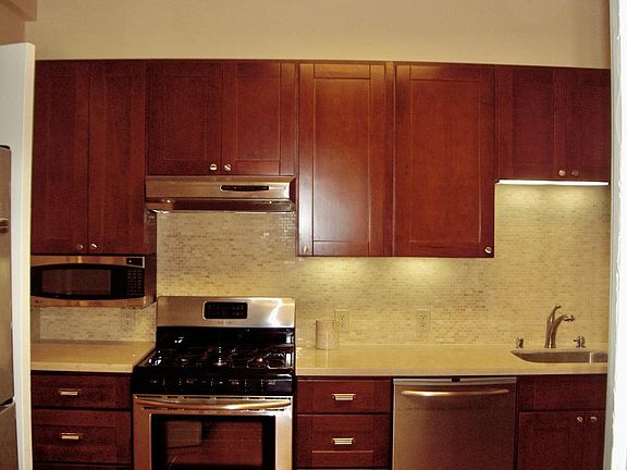 5th image of 741 Green St