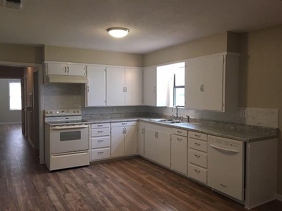5th image of 301 Woodlawn Dr