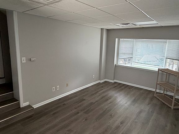 4th image of 4905 Montgomery Ln
