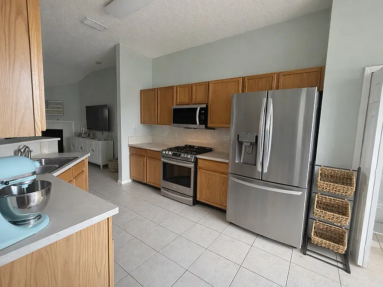 3376 International Village Dr W — Photo 4
