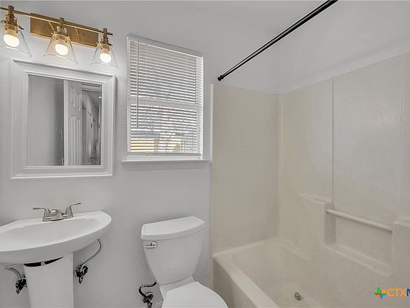 4th image of 2106 Caprice Dr