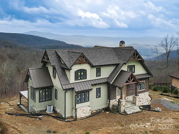 475 Dancing Bear Dr, Hendersonville, NC 28792