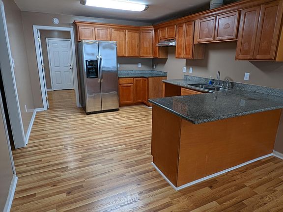 4th image of 711 Jane St #B