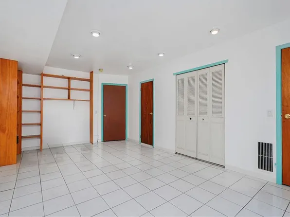 21 Carol Pl, Staten Island, NY 10303