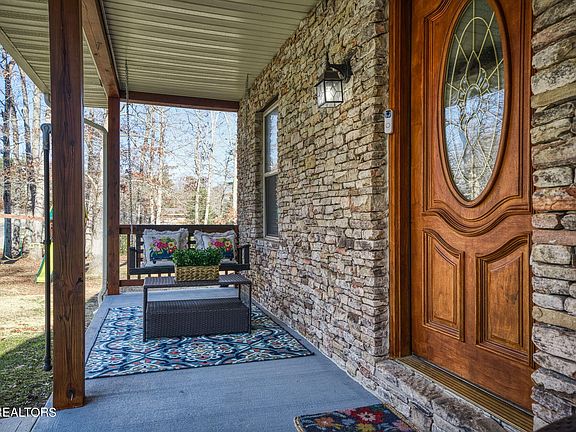 4th image of 103 Pine Dr