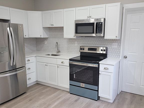 Kitchen with Quartz countertops, and stainless steel appliances