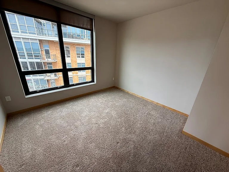 Venture Luxury High Rise — Photo 23