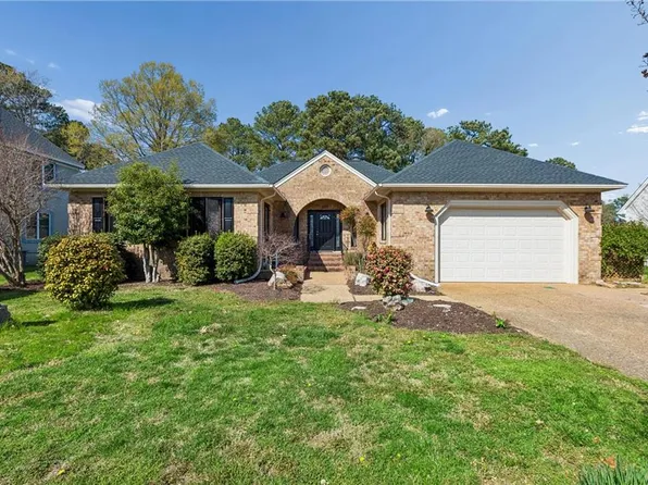 221 Woodburn Dr, Hampton, VA 23664