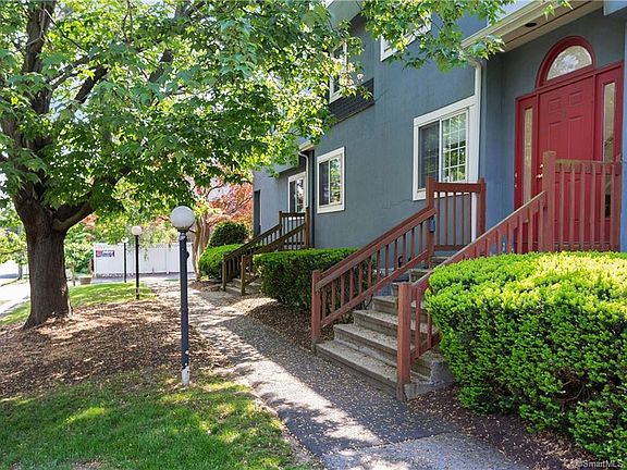 9 Maple Tree Ave Apt B2 Stamford Ct 06906 Mls 170403581 Zillow