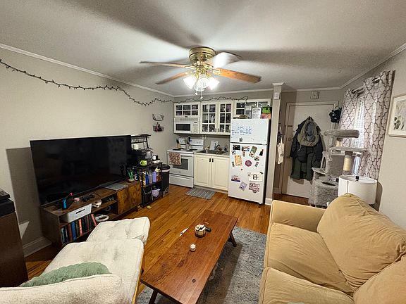 2nd image of 1430 Lombard St #2R