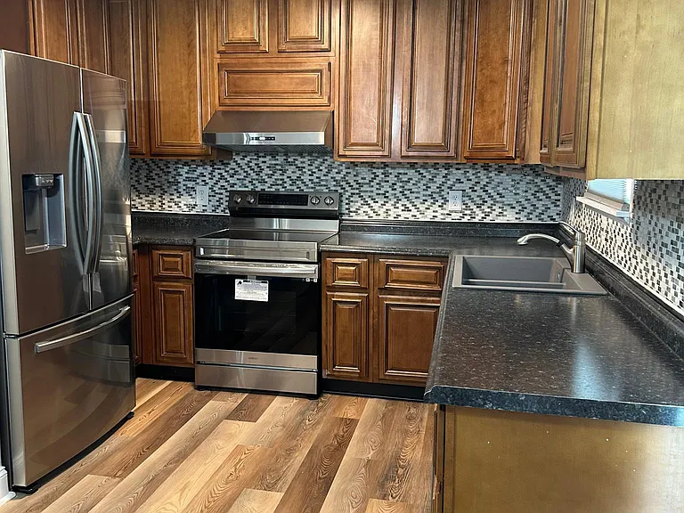 725 W Phillips Dr — Photo 12