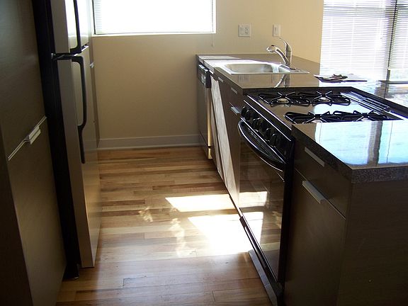 4th image of 1755 W Berteau Ave #3
