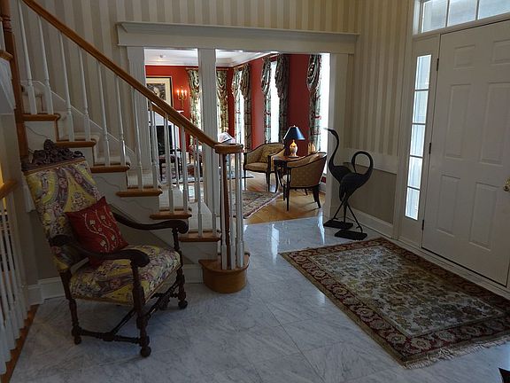 2nd image of 40 Autumn Hill Ln