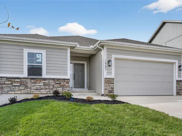16243 Giorgia St, Parkville, MO 64152