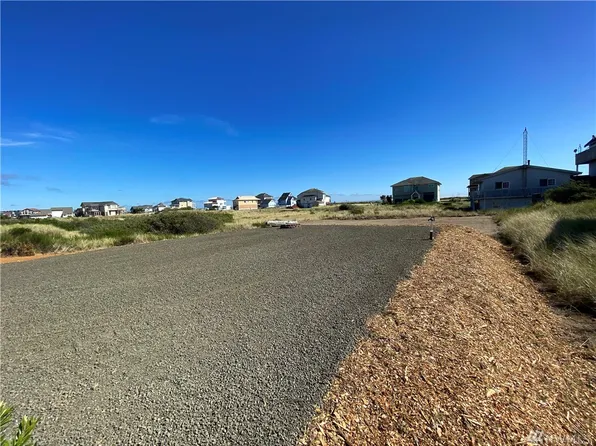 463 Sea View Ave, Ocean Shores, WA 98569