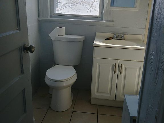 4th image of 174 Sanford St Floor 2