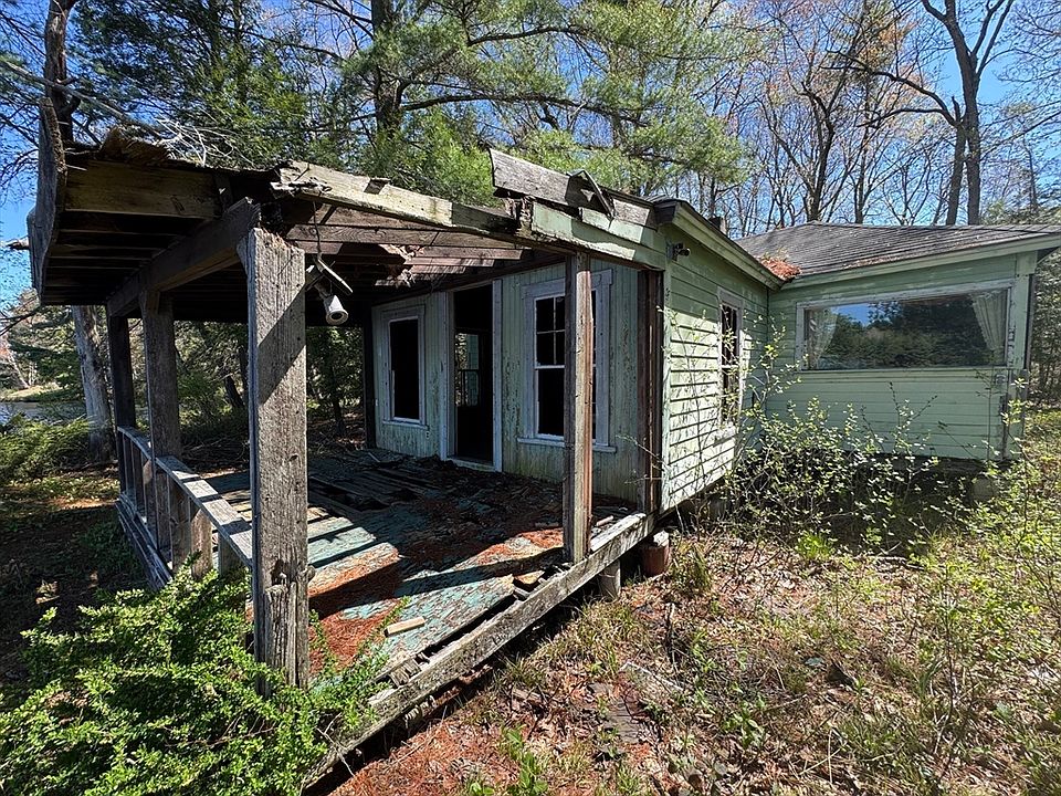 1st image of 725 River St