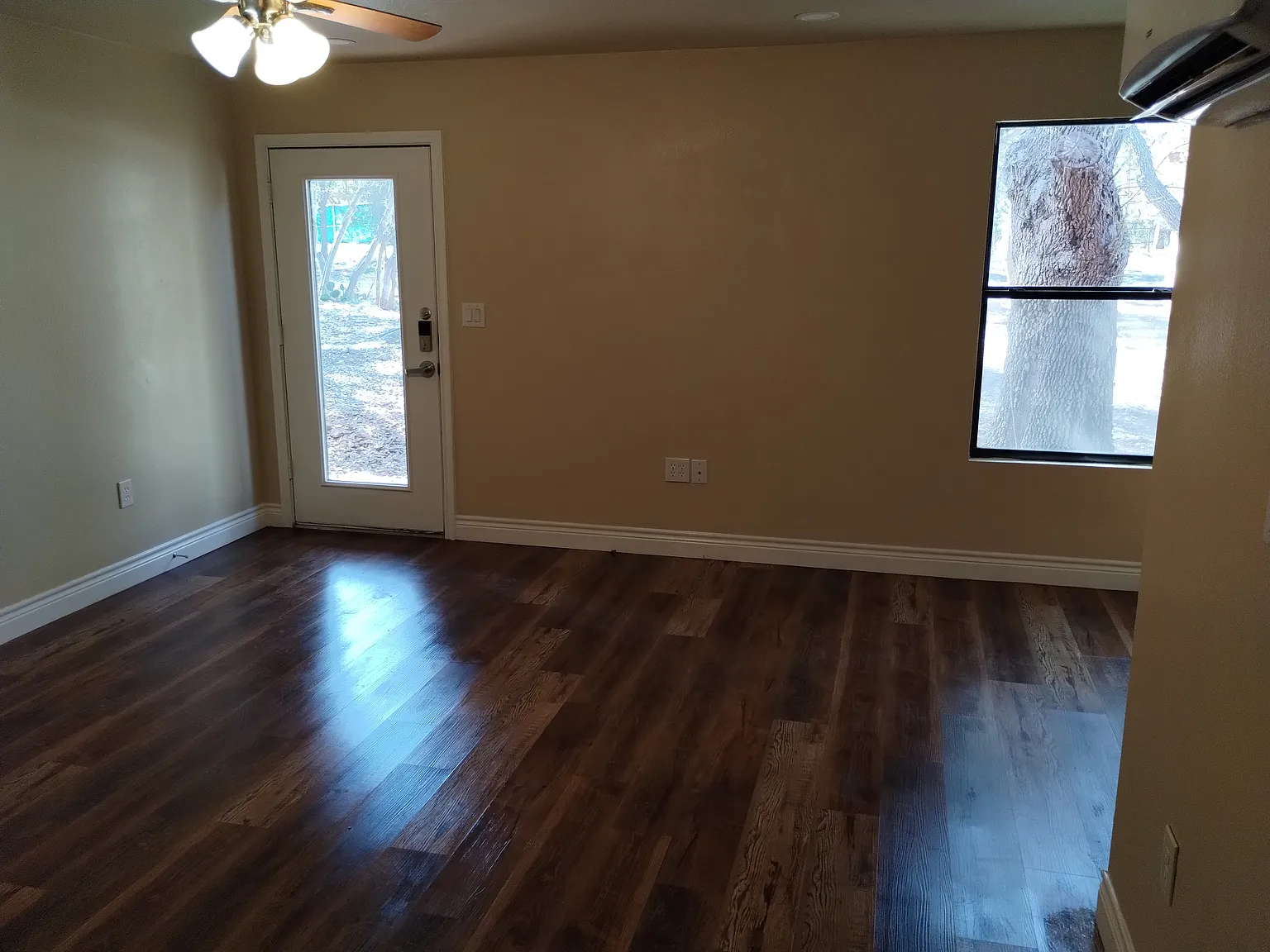 Studio, 380 sqft, $899 — Photo 2
