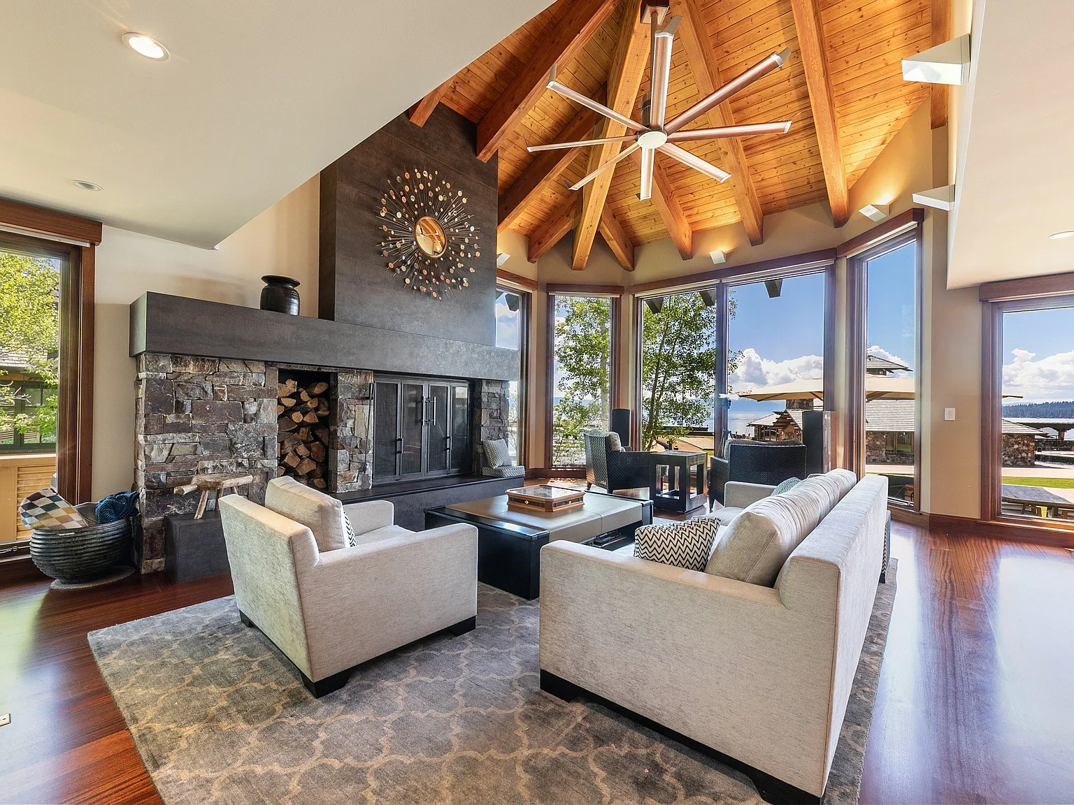 4 bed, 4.5 bath, 4055 sqft, $52,000 — Photo 4
