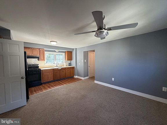 5th image of 415 Maple St Fl 2