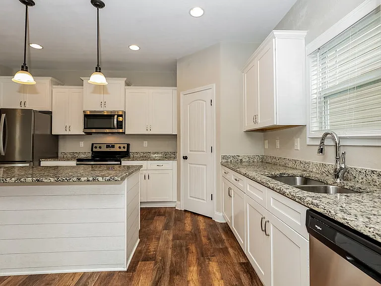 1217 Catawba Way — Photo 7