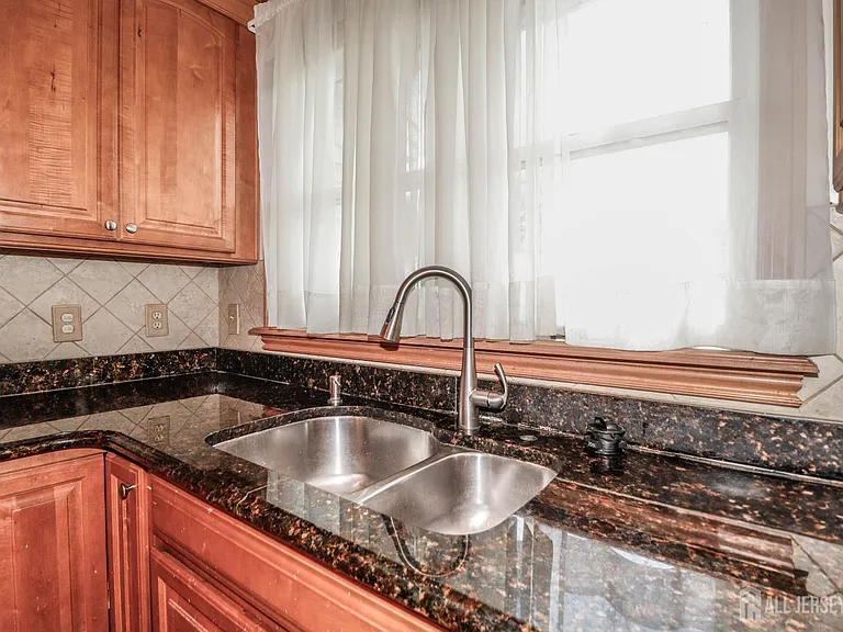 5 Timothy Ct — Photo 12