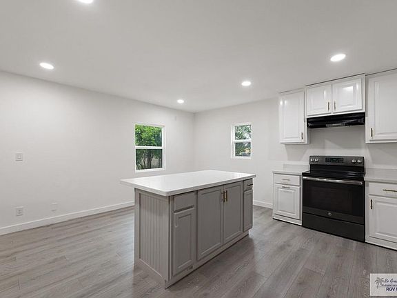 3rd image of 585 N Iowa Ave