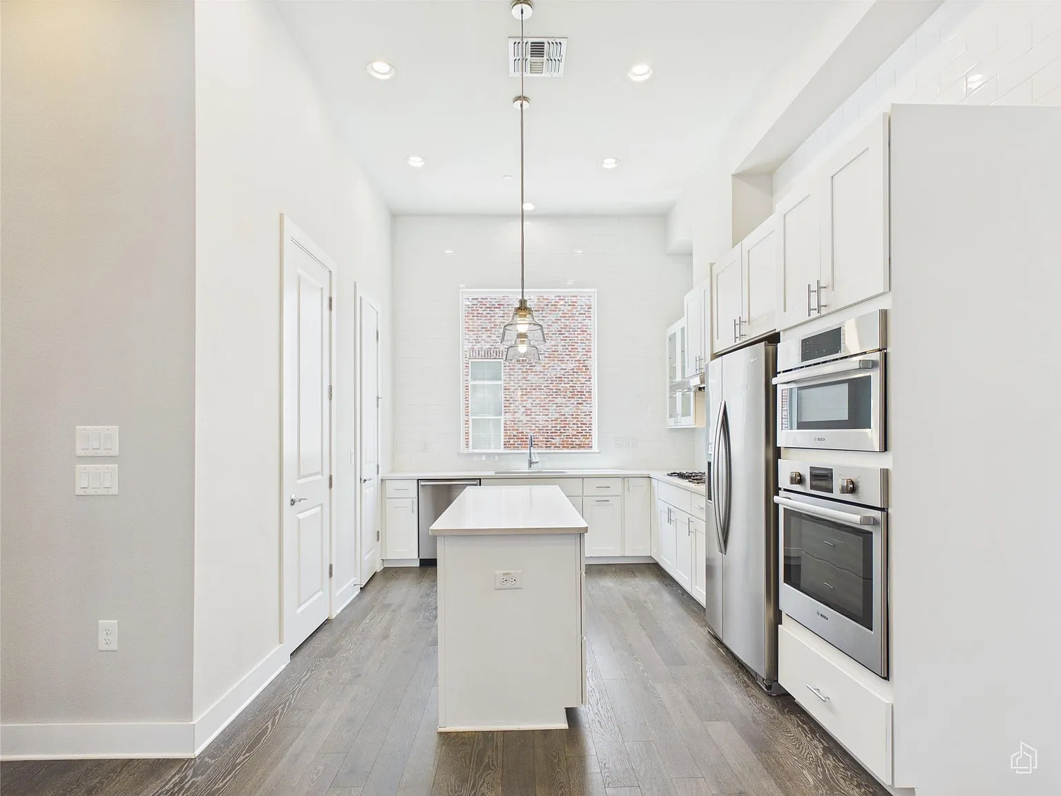 3 bed, 3.5 bath, 1891 sqft, $3,795 — Photo 4