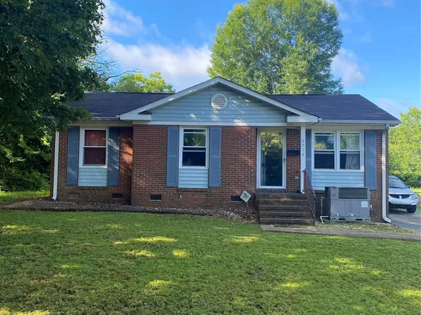 3774 Seaman Dr, Charlotte, NC 28217