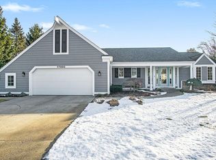 17800 Hiawatha Dr, Spring Lake, MI 49456