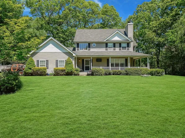 7 Sander Court, Middle Island, NY 11953