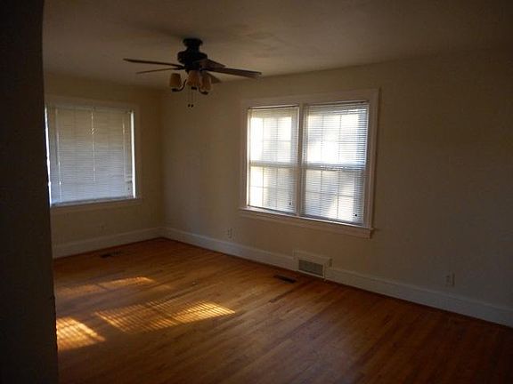 5th image of 2702 E 3rd St