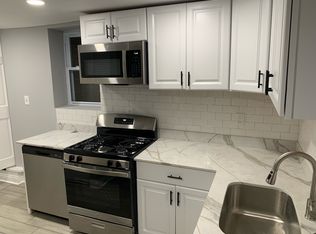 825 W Roscoe St #G, Chicago, IL 60657