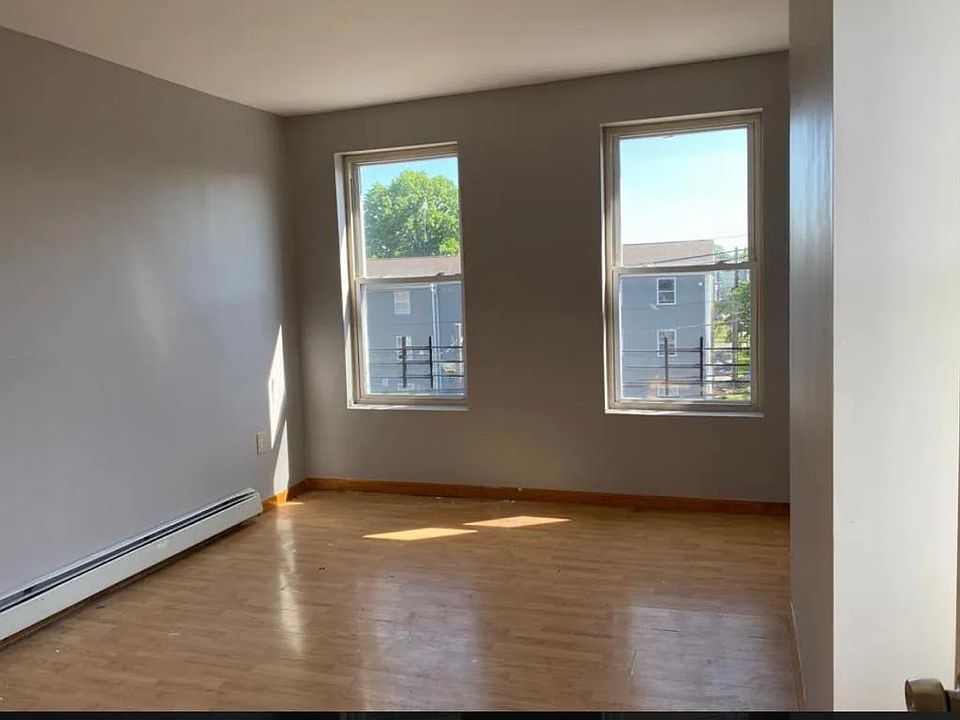 1st image of 95 16th Ave Floor 3