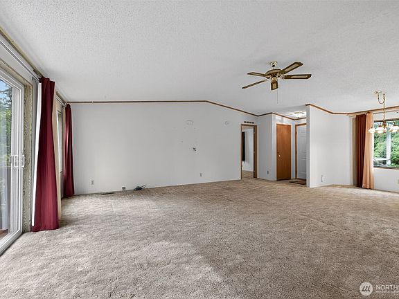 4th image of 321 SE Evergreen Drive