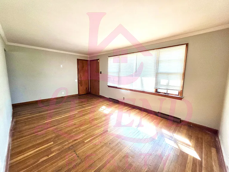 623 Ludlow Dr — Photo 2