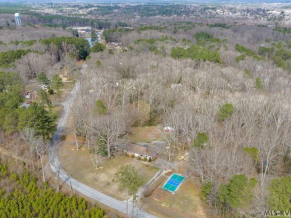 5th image of 574 Twin Ponds Rd