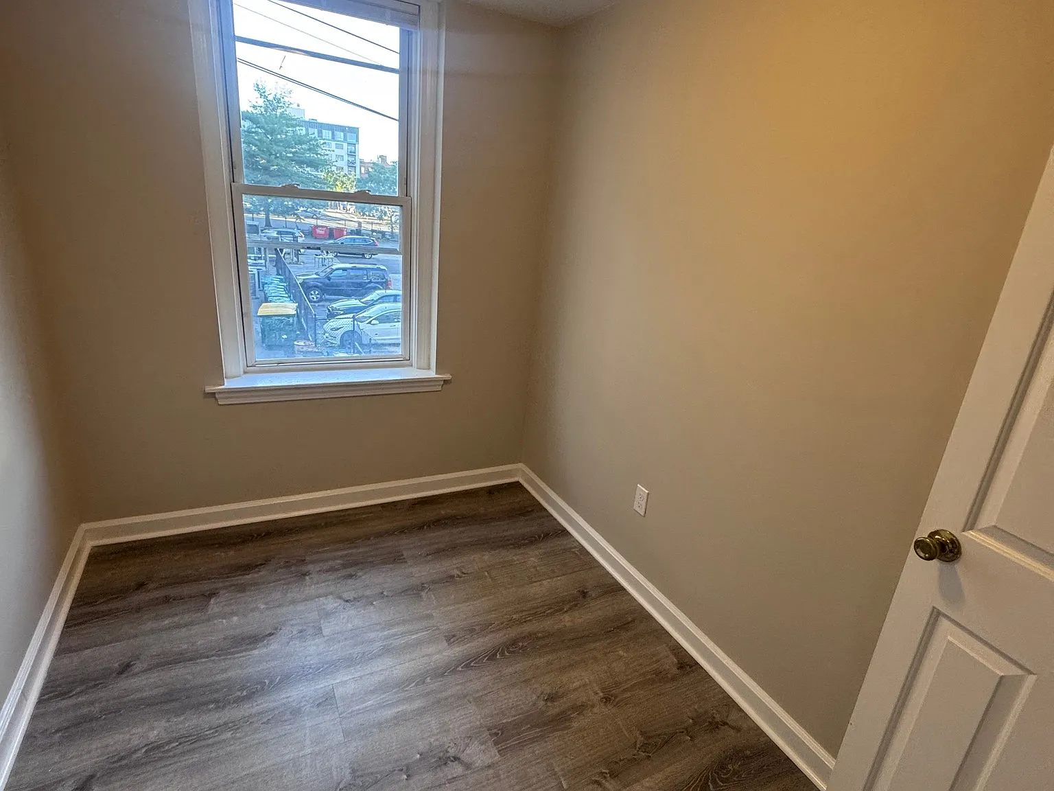 3 bed, 1.0 bath, $3,700 — Photo 3